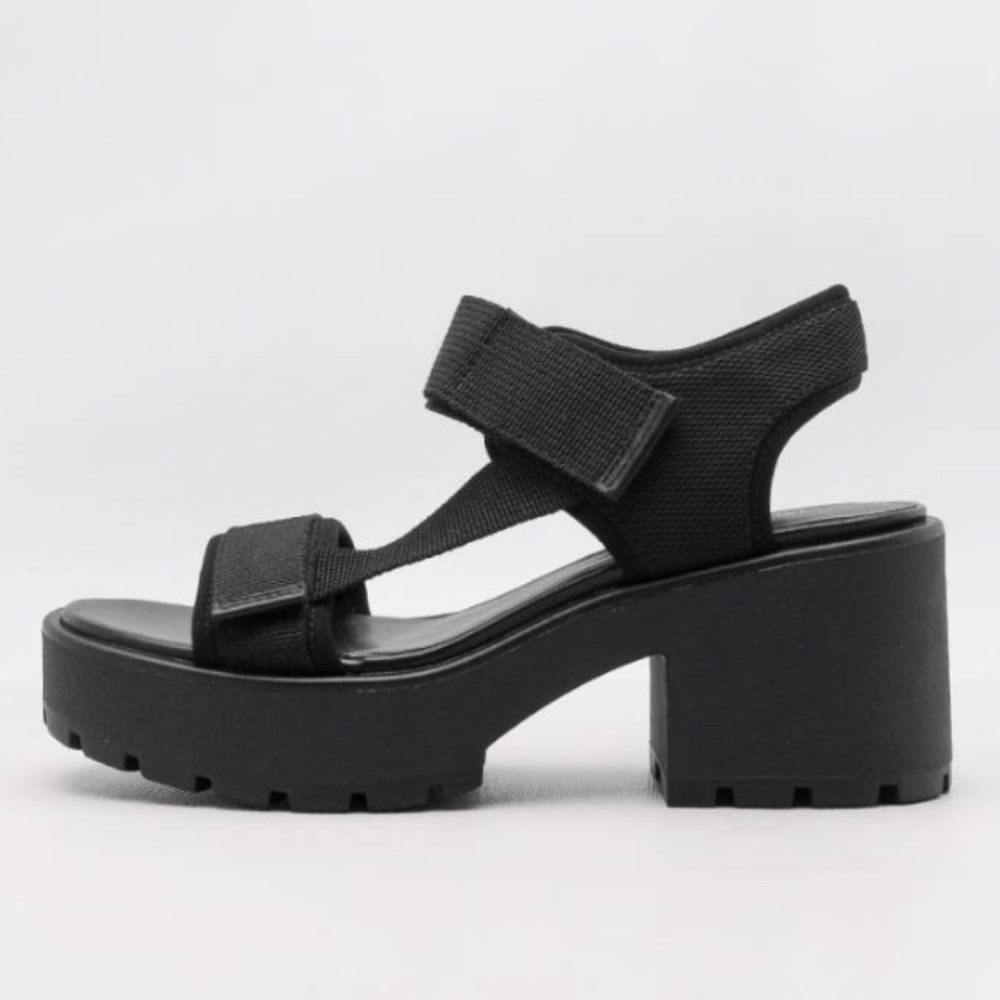 Vagabond Black Chunky Heel Sandals